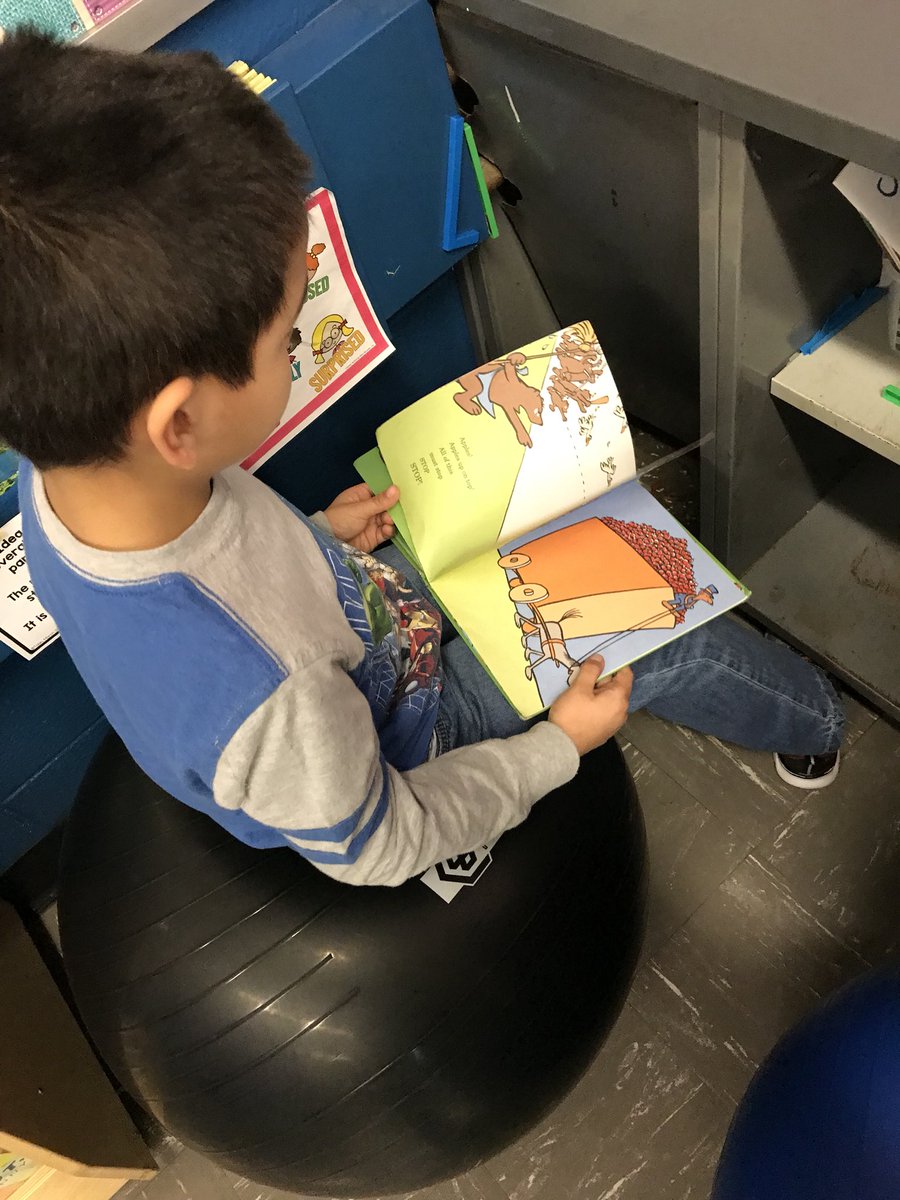 Students really enjoyed our Dr. Seuss book tasting today!! 📚😍💕 #ReadAcrossAmericaWeek #HappybirthdayDrSeuss  <a href="/LindeneauSchool/">Lindeneau School</a>