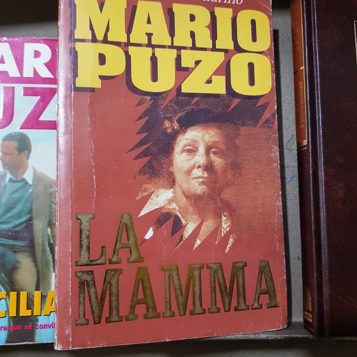 TeAmoTioRober's tweet photo. Creo que Mario Puzo debe escoger mejor el nombre de sus libros. 😂😂 https://t.co/95oGwX0Z1b