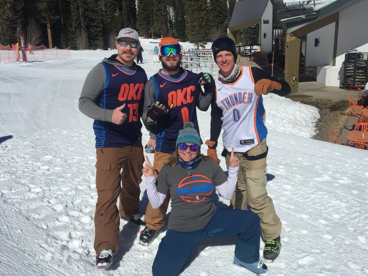 PFleak's tweet photo. Showing our love for the OKC Thunder at 10,000ft! #WeAreThunder https://t.co/9pyKnljEU3