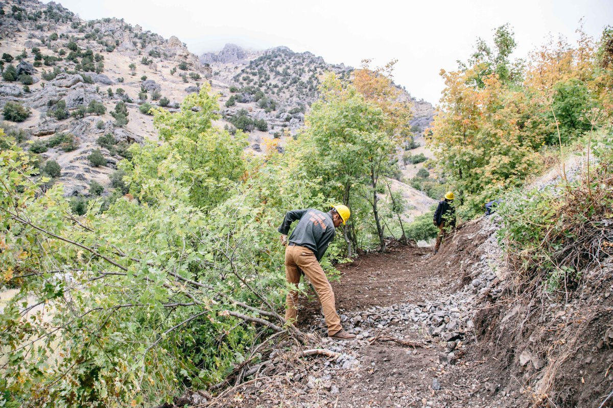 UtahCCorps's tweet photo. Back in October we had crews working and waiting for an oncoming snow storm.. tonight, Logan might be getting socked in, but the Crew Leaders are still training down in Moab where the high was 70 today. ☀️❄️ #luckyducks #atleastwecanskialittlelonger #ucclife https://t.co/ozwLdLs0zO