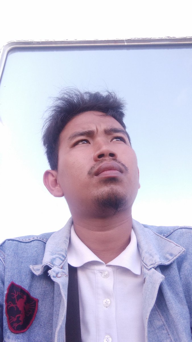 bayubee87's tweet photo. To the lamp and the punk...
#latepost
#golekupo
#golekrejeki
#senyuminaja
#selatsunda
#jawasumatera https://t.co/zIF1eadt0N