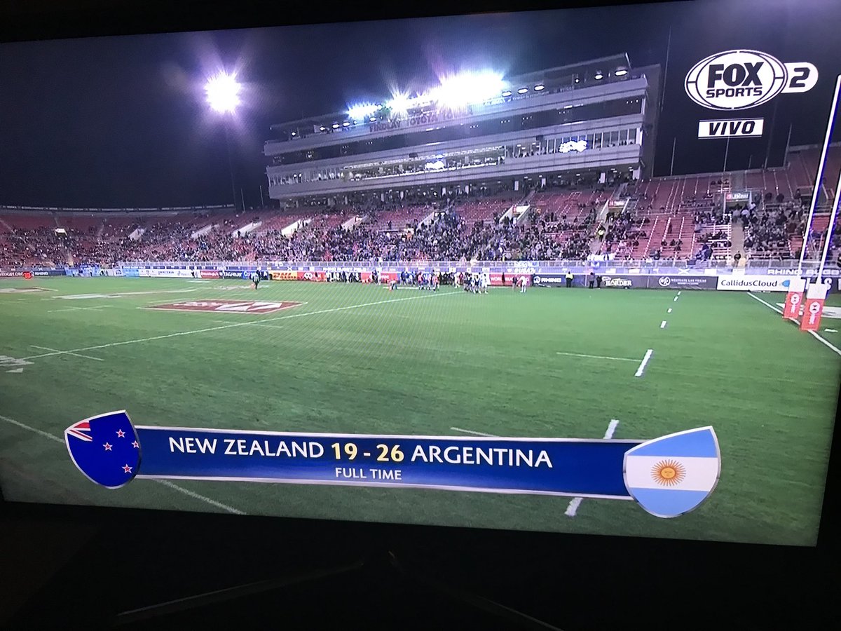Lindo!!! Victoria de #Pumas7s vs #AllBlacks7s en #sevenxfox #LasVegas7s <a href="/maxipalma/">Maximo Palma</a> <a href="/rulotaquini/">RAUL TAQUINI</a> <a href="/ChinoTurnes/">Chino Turnes</a> <a href="/unionargentina/">Unión Argentina de Rugby</a> <a href="/santygc/">Santi Gomez Cora</a> 👏🏻💪🏻👊🏻