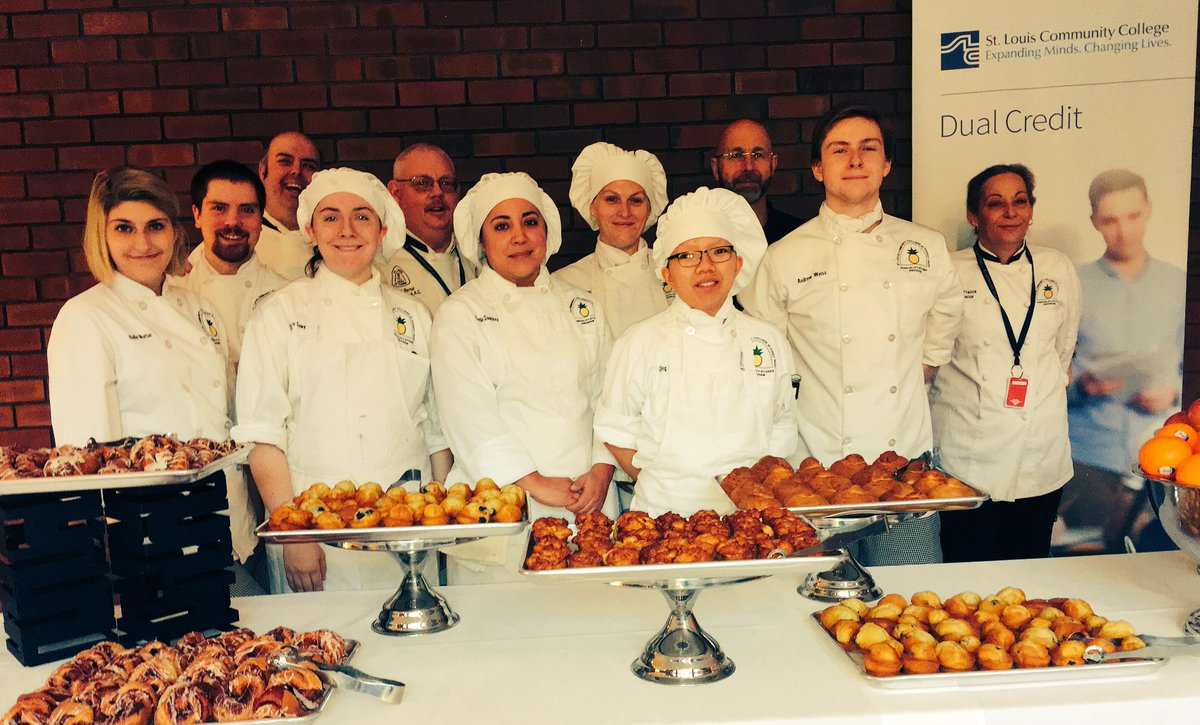 AskErikaSTLCC's tweet photo. We ❤️ our culinary arts students! Our pastry artists did an outstanding job preparing the fabulous fare for the Concurrent Enrollment Summit. @stlpastry #Pastryartist #culinaryarts https://t.co/2Xglm67P5u