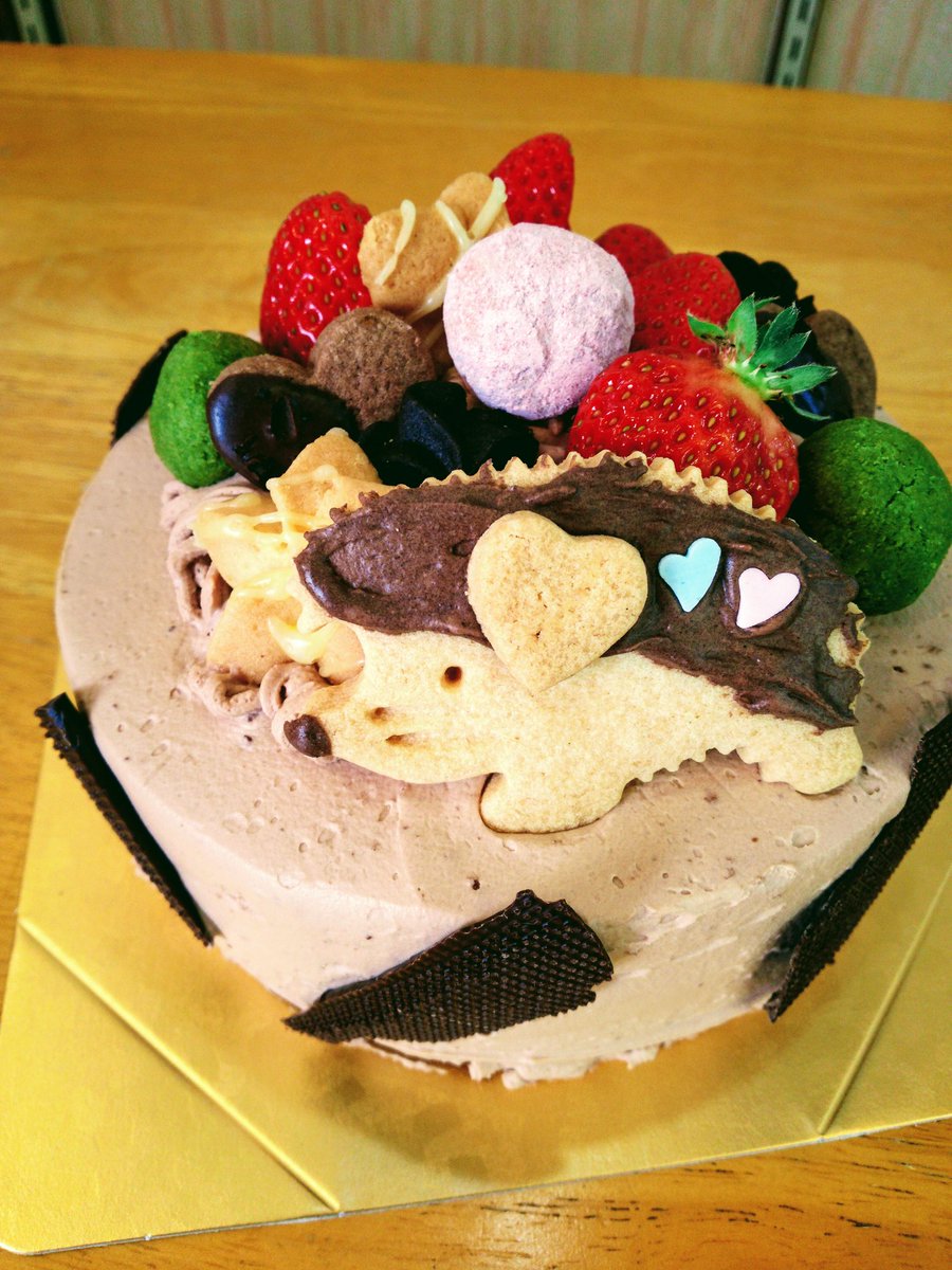 長尾久美子モンガトウ東大阪でパティシエ人生迷走中 合格おめでとう のケーキにハリネズミさんが祝福にやってきました 合格ケーキ ハリネズミ