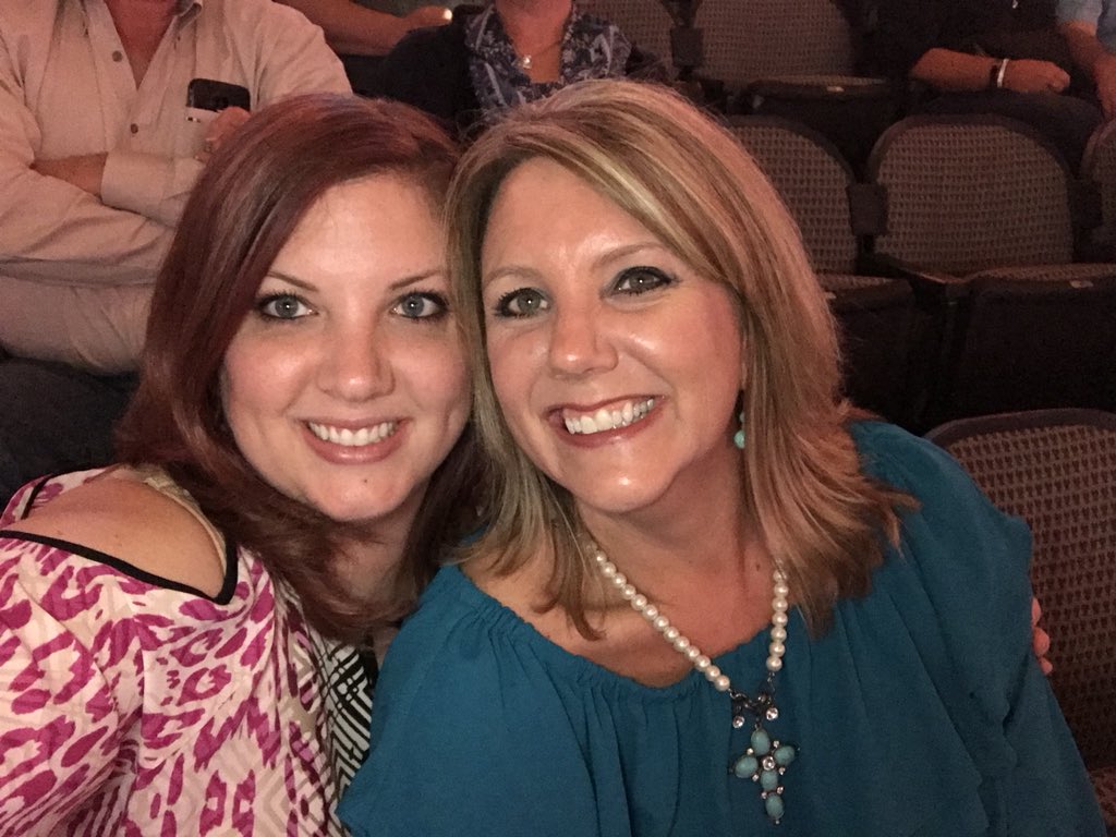 melinda_watson's tweet photo. #bsDallas @blakeshelton whoop! Bring it! https://t.co/yW51LUEDwJ