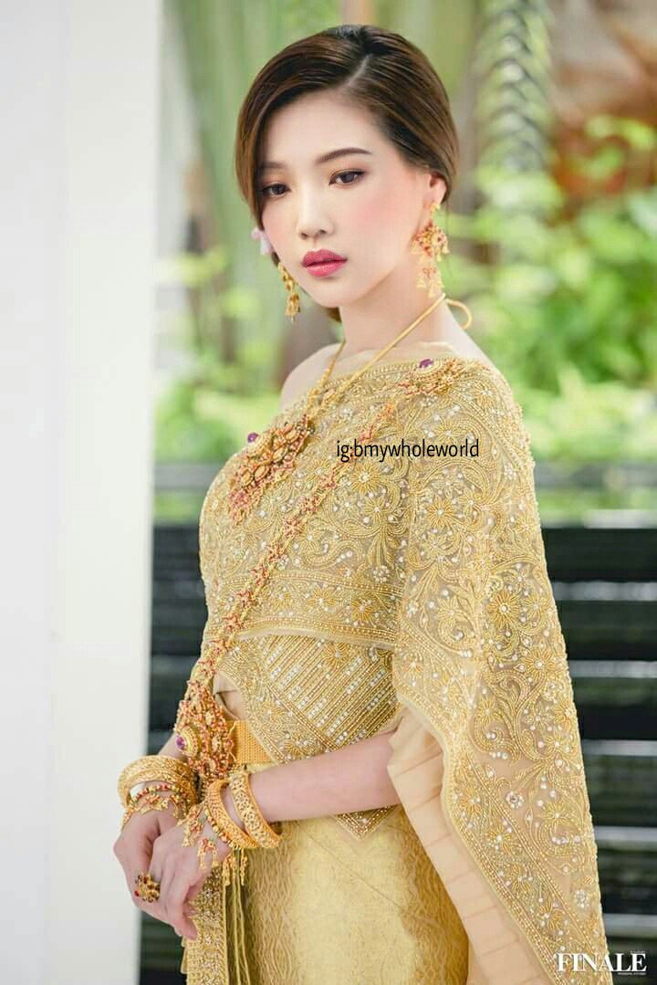 bubblemyB's tweet photo. ถ้า #RedVelvet ใส่ชุดไทยก็คงจะแบบนี้ ยิ่งตอนนี้ #บุพเพสันนิวาส กำลังมาแรงก็ลองซะหน่อย ออเจ้าเรศบัวเบ็ญของพรี่ https://t.co/3qpQGnUt6u