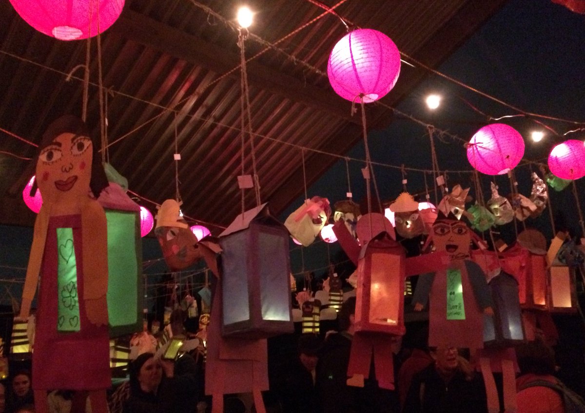 VancouverSD's tweet image. Beautiful lanterns, incredible student artwork, fun riddles, families, staff, good food and music at Franklin Elementary. #LanternFestival #ChineseNewYear #VPSAmazing @Oldwazzu @JLeePrincipal @VPSLangPrograms @CAOVPS @SuptVPS