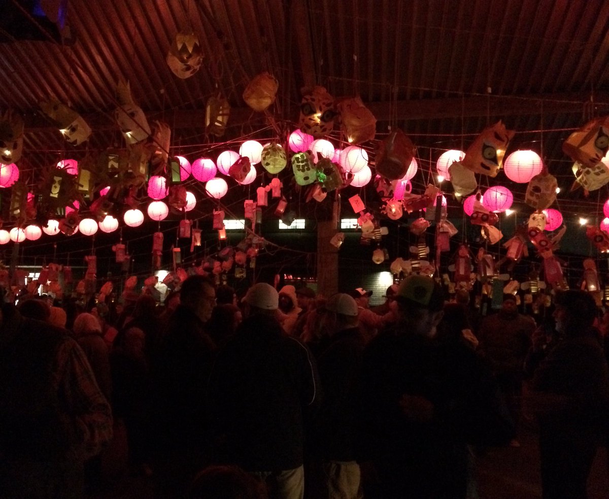 VancouverSD's tweet image. Beautiful lanterns, incredible student artwork, fun riddles, families, staff, good food and music at Franklin Elementary. #LanternFestival #ChineseNewYear #VPSAmazing @Oldwazzu @JLeePrincipal @VPSLangPrograms @CAOVPS @SuptVPS