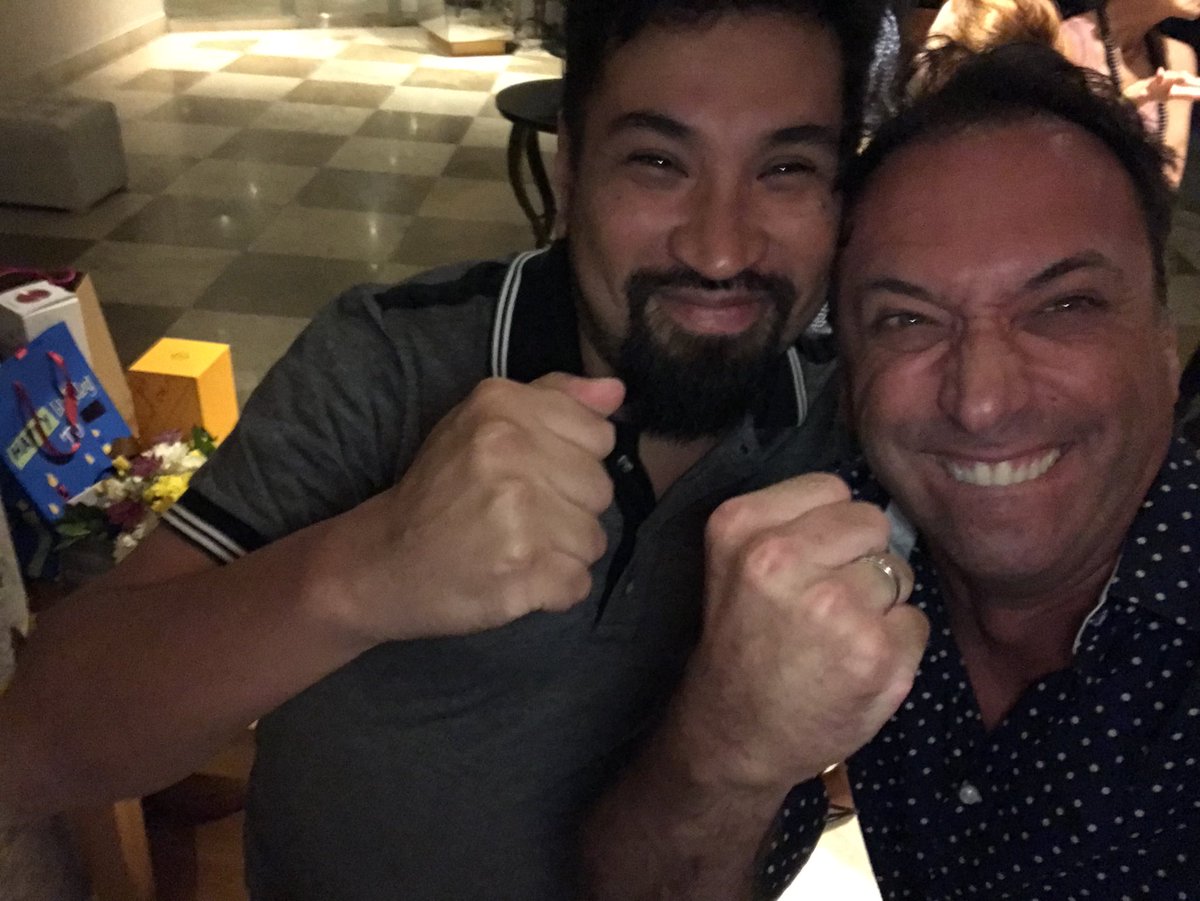 galdosoficial's tweet photo. Miren quien vino a despedirme en mi último programa de #LaNocheEsMía @ElMiyashiro @lanocheesmiatv @bandadelchino https://t.co/TbQsrXmkVt