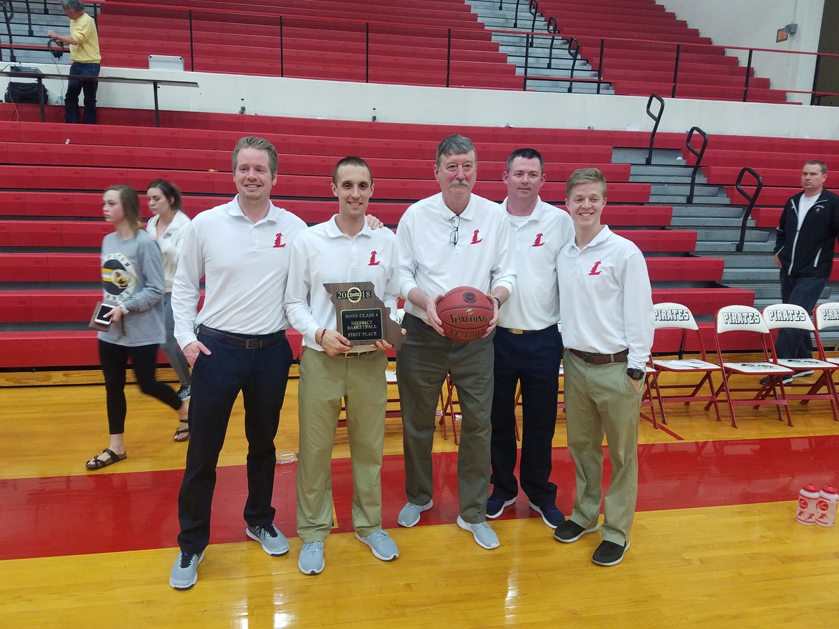 LHSWheeler's tweet photo. District Champs!! βοΈππ¦
Way to go boysπ€π€π€@LHSEagleHoops https://t.co/vy68sM1O7m