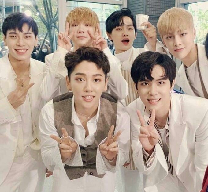 _picsofkpop's tweet photo. «JBJ group project» ♡

•Debut: October 18, 2017
•members: 6 members
•consists of two mini album "fantasty and true colors"

—🌞. https://t.co/leKdf6U7Rb