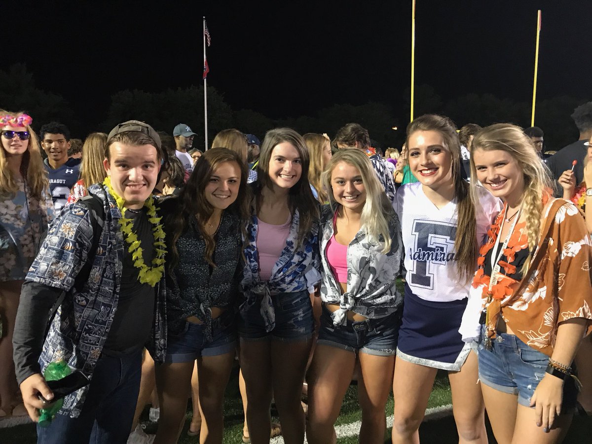 ThayerBrooke's tweet photo. Happy birthday BOLIVIA💗💗💗💗💗💗💗💗💗 @oliviagerlach1 https://t.co/NvgyQ49als