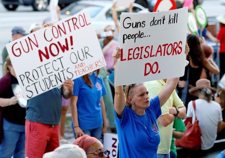 Reuters's tweet photo. U.S. gun-control group pledges $2.5 million for marches to end school shootings https://t.co/movvNpiNeQ https://t.co/DtbAcf46n5