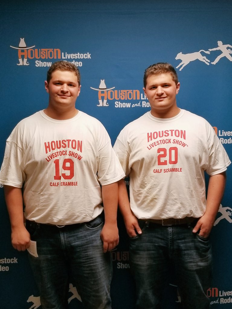 MrsSchauffler's tweet image. Way to go Jake &amp;amp; Jon!!!! Both caught a calf at the HLSR calf scramble tonight!