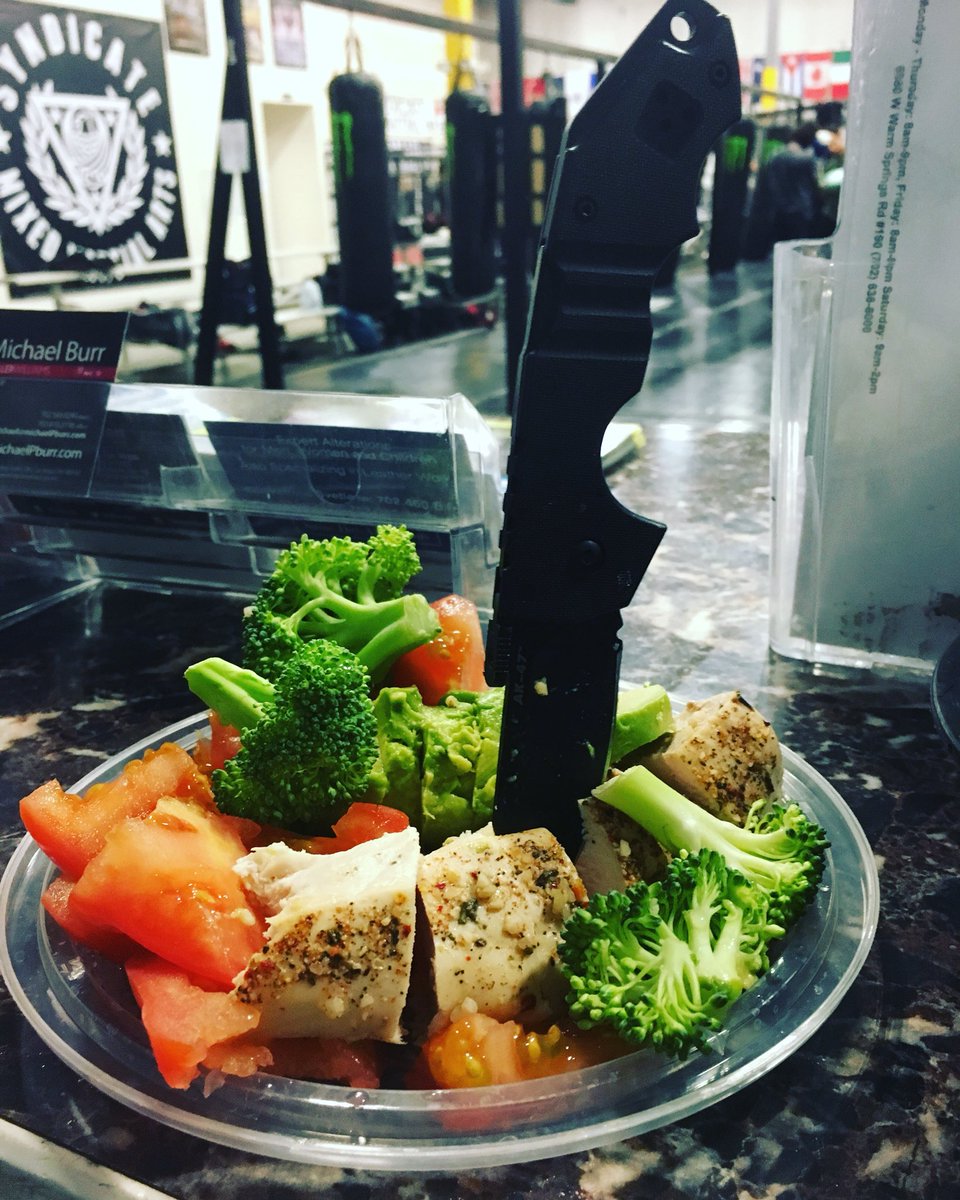 ChelseaRaeMMA's tweet photo. Today I’m grateful for
1. @Coldsteelknives #miniak
2. Avocado
3. Red meat Friyay🥩
#WhatAreYouGratefulFor
#SpreadTheLove
#GrindandShine ⚙️☀️ https://t.co/gXNnopcoWo