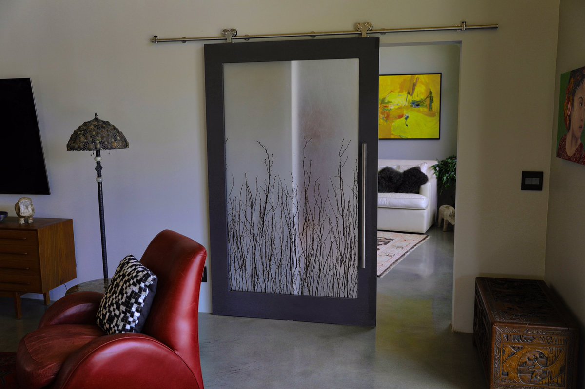 PatinaYard's tweet photo. Doors are one our favorite things to design. This is a 3-form door with a painted wood frame and brushed nickel hardware. Elegant. https://t.co/gG9dY5CwXu