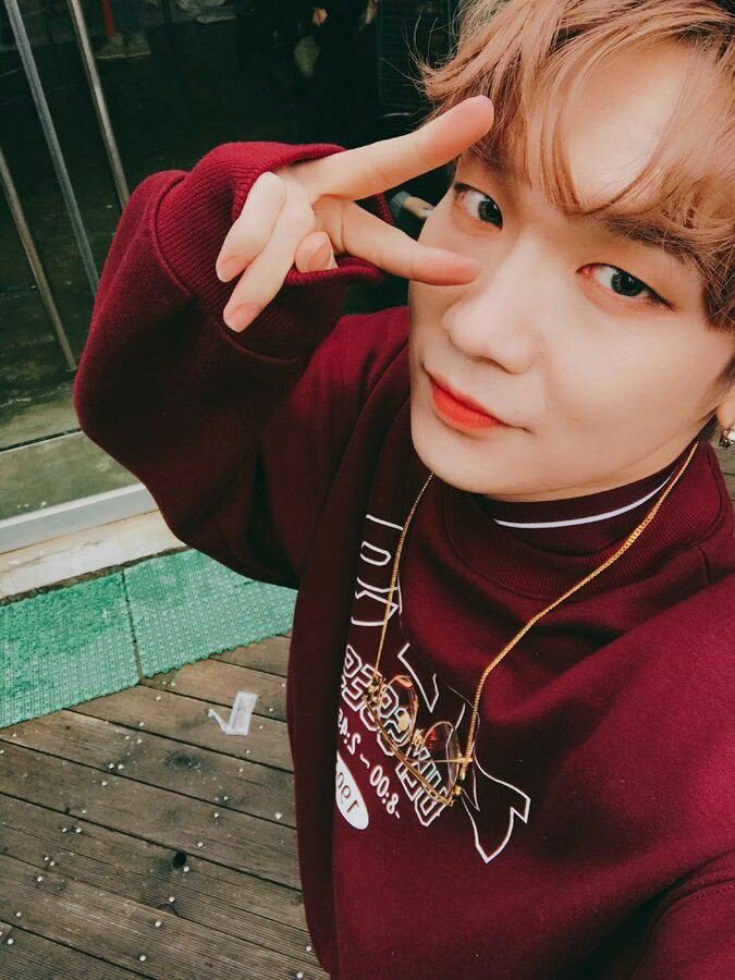 _picsofkpop's tweet photo. Member 2. 

→Name: Takada Kenta 
→Age: 23 years old (January 10, 1995)
→Position in the group: Vocalist and dancer 
→Place of birth: Fujioka,  prefecture Gunma, Japan

–🌞. https://t.co/NNy6AFeBJn