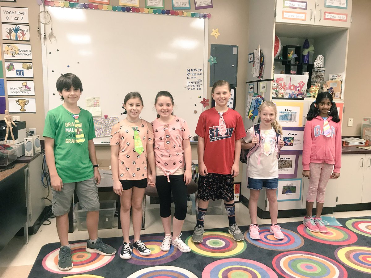 shmadoak's tweet photo. Big Art Day!!! I loved seeing our sea of artists wearing their artwork!!🎨❤️#bigartday2018 #arttiesustogether @ConroeISD @ConroeFineArts @taea @buckalewbears https://t.co/qqmTDy1zgy