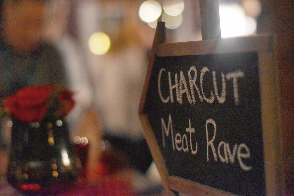lindork's tweet photo. My fav kind of party. 💖 #meatrave #meatparty Thrilled to be social media-ing it up for @FairmontJPL this weekend! ☺️ #DevourTheCanadianRockies #eatitup https://t.co/JoWtaxzBU1