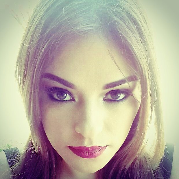 YanethGonzlez6's tweet photo. LA MEJOR CURVA DE UNA MUJER ES SU SONRISA 👠🎬📸📽 https://t.co/OVgR0Izq4o