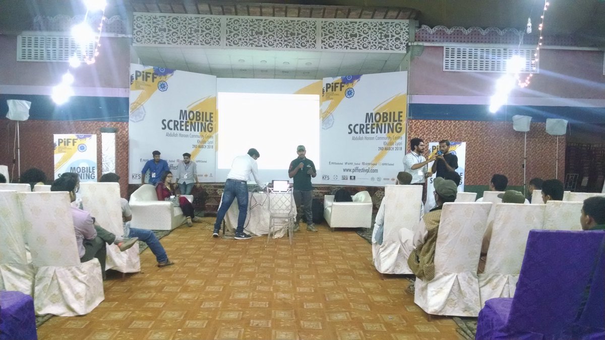 thearwrites's tweet image. Our Second  mobile screening at Lyari has been finished.
We are thankful to all the amazing people of lyari 
#mobilescreening #films #filmmakers @PIFF_Festival
#bloggers #Journalists #HumNetwork #Dawn
#Lyari #PIFFkaScene #PIFF2018 #Mehrdar