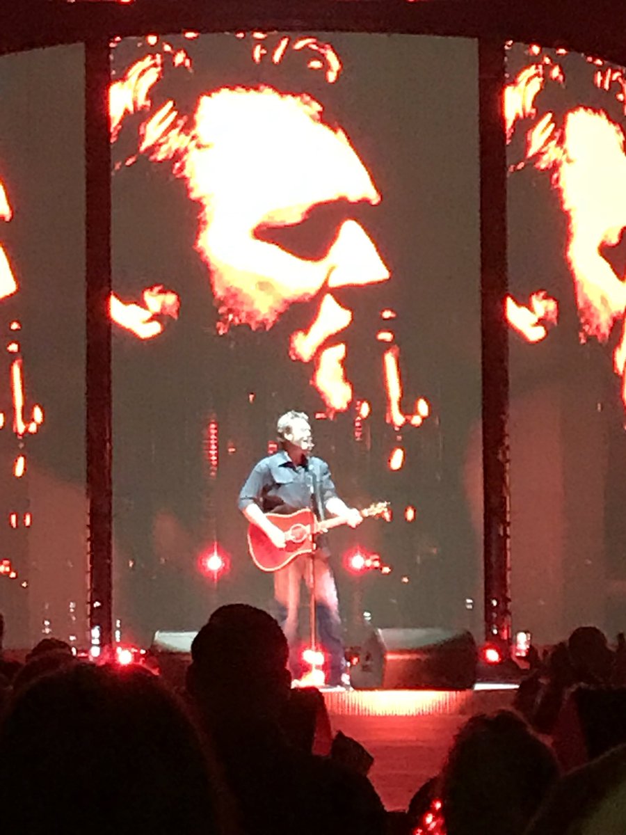 MichaelGooch44's tweet photo. @blakeshelton putting on a show! #bsdallas @JodyGooch2 https://t.co/duZphKaFBU