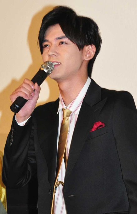 小瀧望の姉は律子さん 画像は 仲良しエピソードやハグがスゴイ