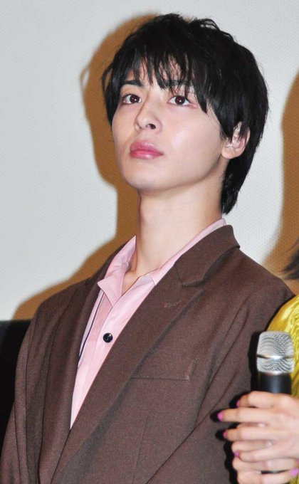 小瀧望の姉は律子さん 画像は 仲良しエピソードやハグがスゴイ