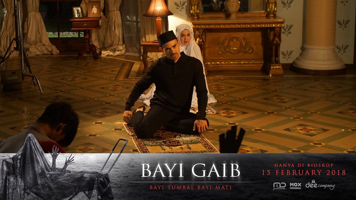 DeeCompanyID's tweet photo. #AshrafSinclair dan #RiantiCartwright di balik layar #BayiGaib: Bayi Tumbal Bayi Mati.
#FilmBayiGaib MASIH TAYANG di bioskop!
#MDPictures
#DeeCompany
#MOXOriginal
#MacroAd https://t.co/NHPv9BdcMc