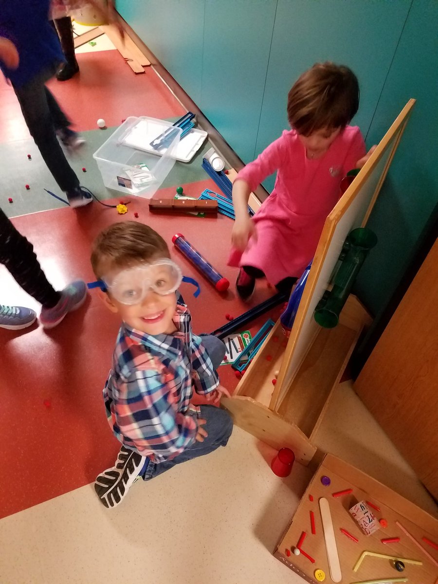 mimi_fleischman's tweet photo. MPE Kindergarten's future engineers #MISDProud #misdmpe https://t.co/MfzMWmptlz