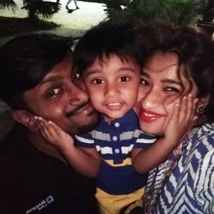 annunyaa's tweet photo. 💕💕💕
#love #purebliss #unconditionallove #baby #vivaan #mom #dad #mother #father #parents #happiness #happyus #cute #family #bond #bonding #picoftheday #photooftheday #kolkata #kolkatadiaries #evening https://t.co/yNDfLdVarS