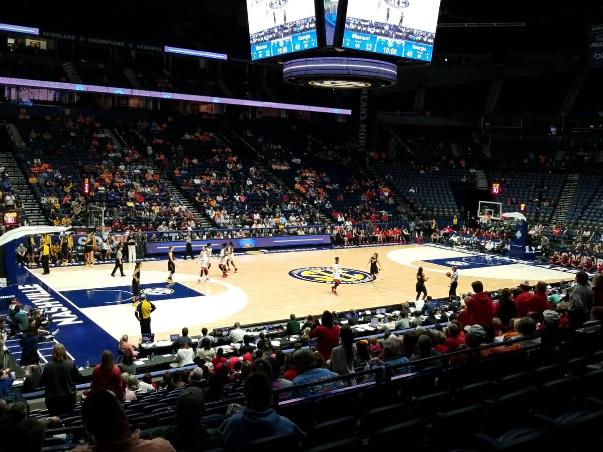 echardtb's tweet photo. Dawgs need to hang on for 10 more minutes!  #secwbb https://t.co/1WX8GyOf0Z