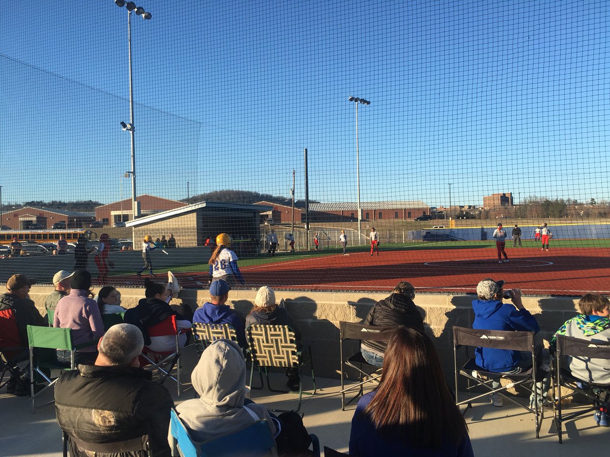 science_thurman's tweet photo. Yeah, softball! https://t.co/Vwo5dq63u1