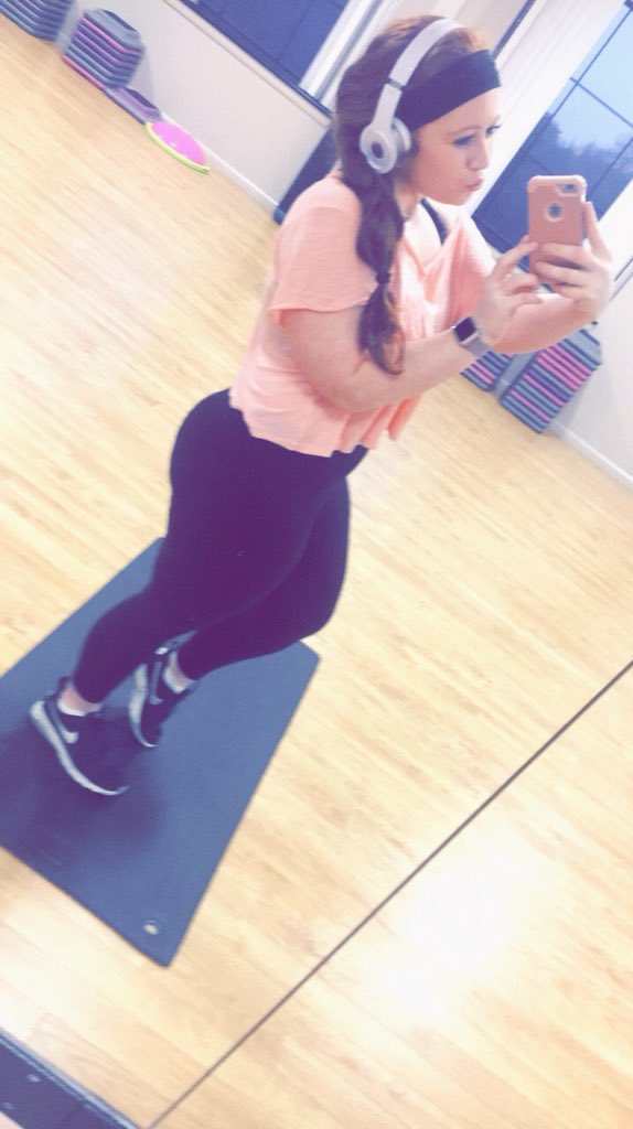 ashh_grahamm's tweet photo. 2 months &amp; almost 20 pounds down #progress 💪🏻 https://t.co/lrjnnO6LyU