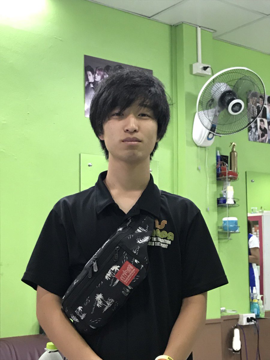 kusagi_814's tweet photo. タイの床屋で up to you（おまかせ）って言うてパーマしたらこーなった https://t.co/bSBUB8QTLf