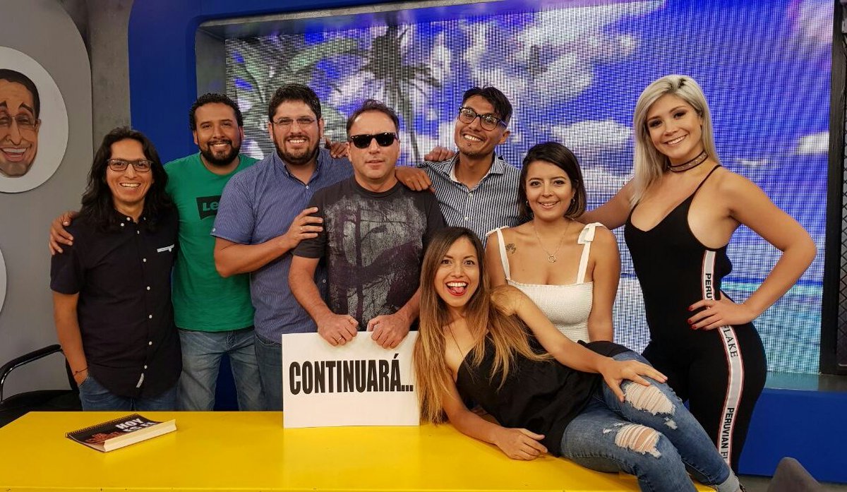 keturevilla's tweet photo. Grandes amigos, 7 años de puro aprendizaje y cagues de risa. Los voy a extrañar!!! @lanocheesmiatv #SomosLaNocheEsMia https://t.co/A0wPqQWO0u