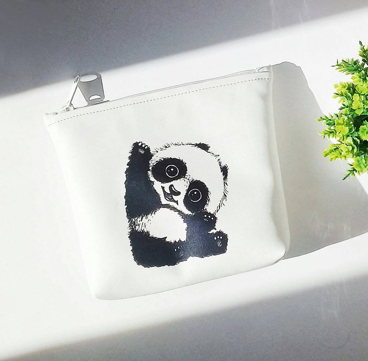 dingproject's tweet photo. Look closer our "Panda Mini Pouch", it looks sooo adorable isn't it? 💕
With quilting furing make the inside of the pouch padded
For more info & order please feel free to contact us 😉
#dingproject #YourAestheticSupply #cute #cuteanimal #minipouch #cutepouch #panda #ootd https://t.co/UYmCWFlQL7