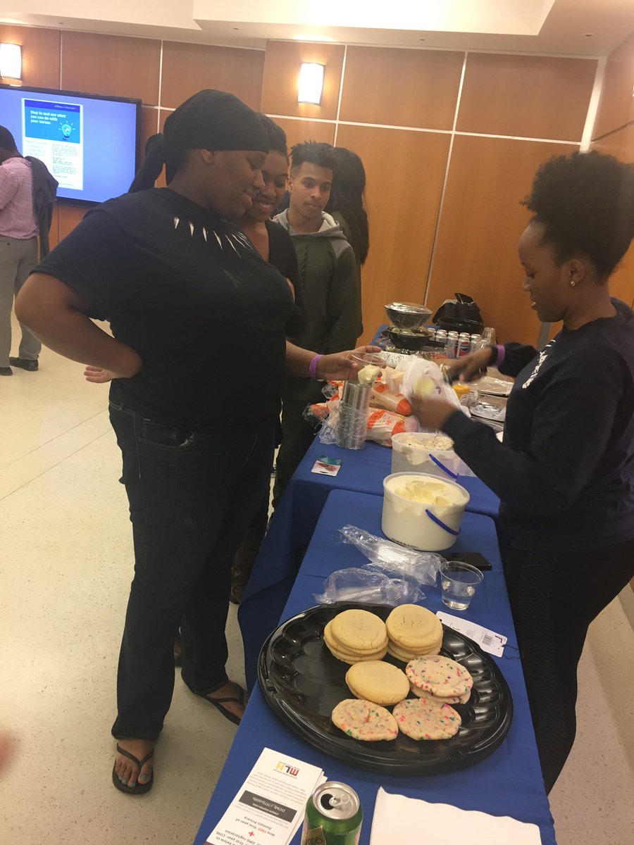 The @Jopwell cookie and ice cream social has all the AfroHackers shook! So good!! Snicker doodles, sprinkles, chocolate chips...oh my!