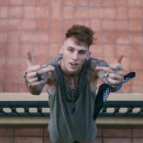 GoldenGunna's tweet photo. #FirstPost #newtotwitter #laceup #est90 🖕🏽 https://t.co/qSjS8iILPL