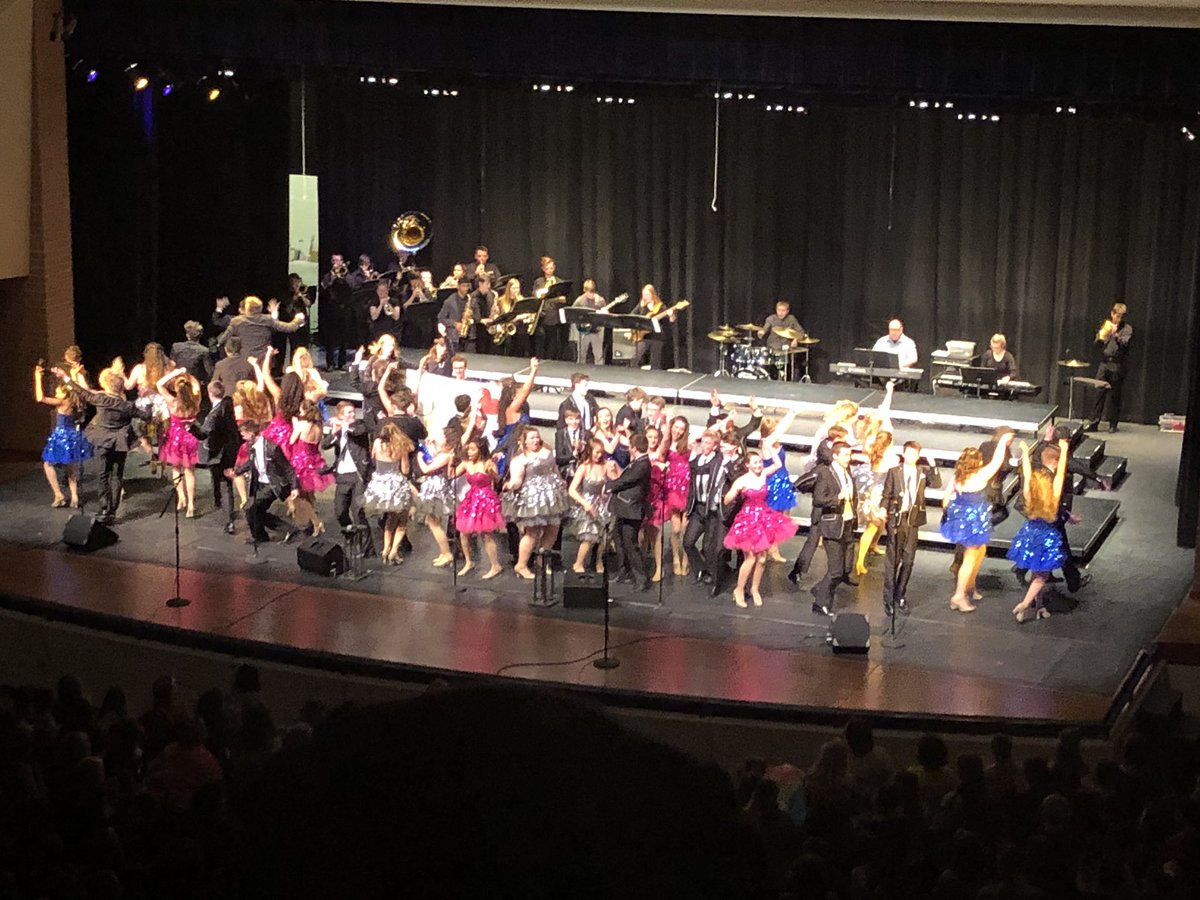 UHS_UCSD's tweet photo. Wrapping up Pops 2018? @UrbyStudio2018 Who else?? @JHawkVocalMusic @UrbShowChoir 😃👍🏻 https://t.co/WsEOZzyuqV