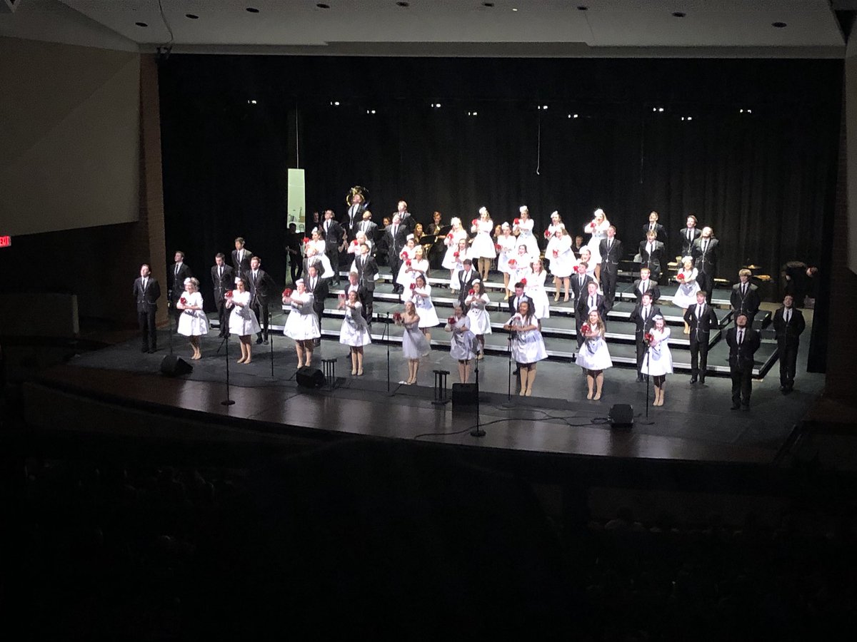 UHS_UCSD's tweet photo. Wrapping up Pops 2018? @UrbyStudio2018 Who else?? @JHawkVocalMusic @UrbShowChoir 😃👍🏻 https://t.co/WsEOZzyuqV