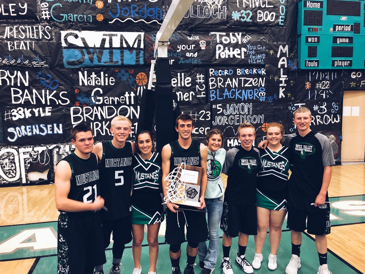 kaylaaatwood's tweet photo. WE’RE GOING TO THE SHIP! Everyone come out to the svc center at 6:30 tomorrow night and cheer on your BVHS MUSTANGS!! 💚 #bleedgreen https://t.co/RENYZ31xiq