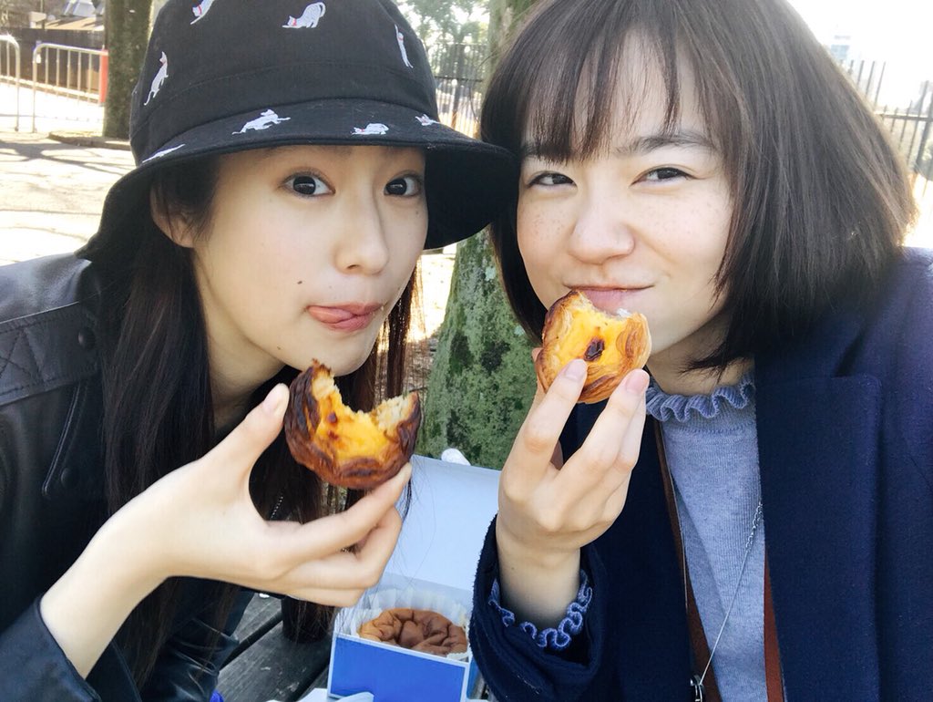 Yuri_Tsunematsu's tweet photo. この間久々に会った柴きょん

今年初だったけど、相変わらず可愛かった…♡
会えて良かった☺️

#美味しいものたくさん食べた
#1枚目のエッグタルトすごく美味しかったの ！
#というか全部美味しかった
#以下お店の名前 🏡
#ナタデクリスチアノ 
#シェルタークコ
#365日
#mimet
#柴田杏花 https://t.co/MCsv0TheMd