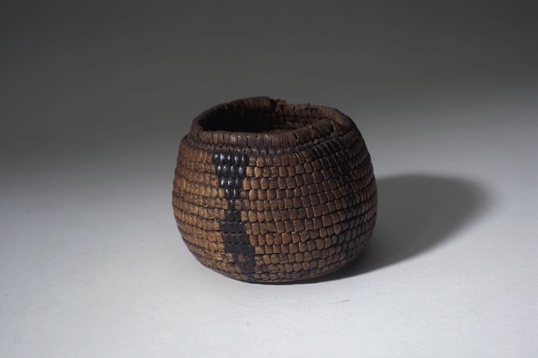 this Nlaka'pamux basket's weave looks like rows of corn (1910)