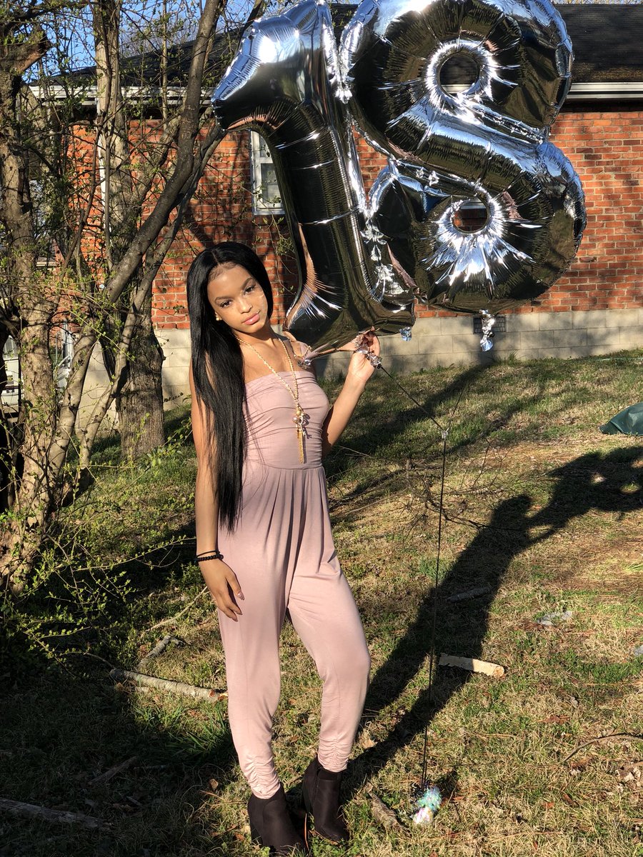MariahRussell_'s tweet photo. Ya girl is finally legal ππ#O3O2 π https://t.co/aiMnjcpP3H