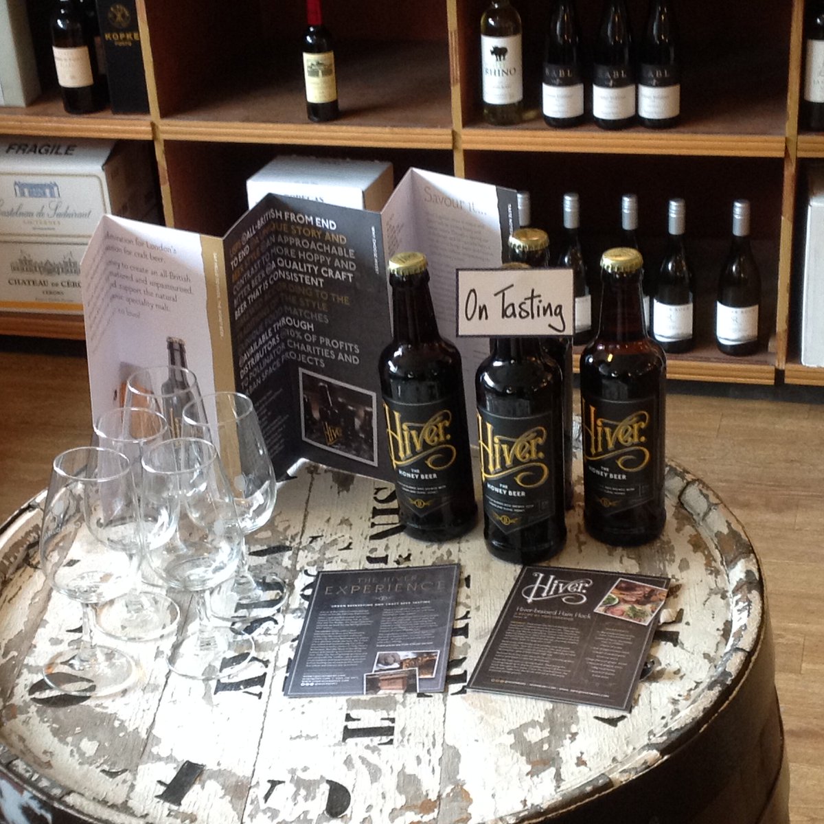 SWofFulhamSW6's tweet image. Hiver The Honey Beer on tasting today! Made with Urban London, English Blossom and Heather honeys, crisp refreshing blonde beer. @HiverBeers