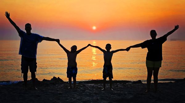 HolidayClaims's tweet photo. The @TelegraphTravel explains the science behind why you shouldn't take your #kids on #holiday until they're five: https://t.co/0li3SJDRmx https://t.co/pz2hZW2L3I