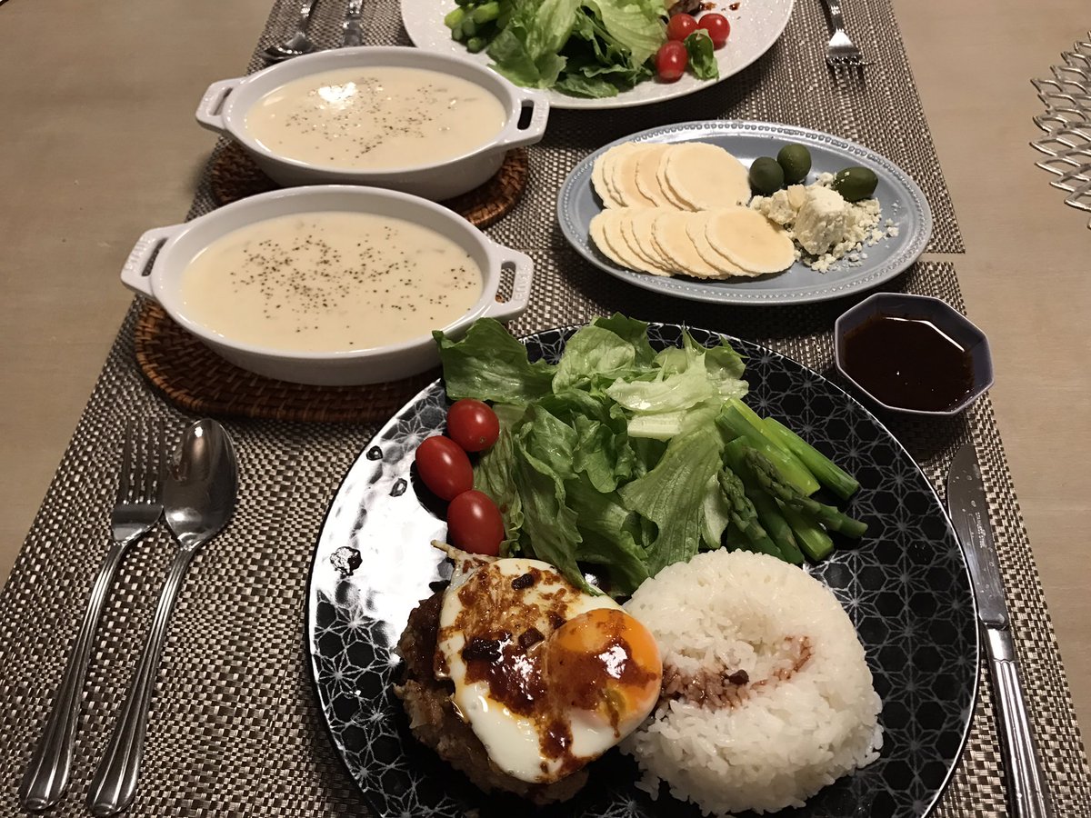 emixoxo82's tweet photo. 🍽ハンバーグ
🍽クラムチャウダー
ワンプレートでカフェ風に盛り付けたかったのだけれど、失敗…。難しい🤣👍
#おうちごはん #Twitter家庭料理部 #twitterお料理部 https://t.co/MZrQ1kfGlF