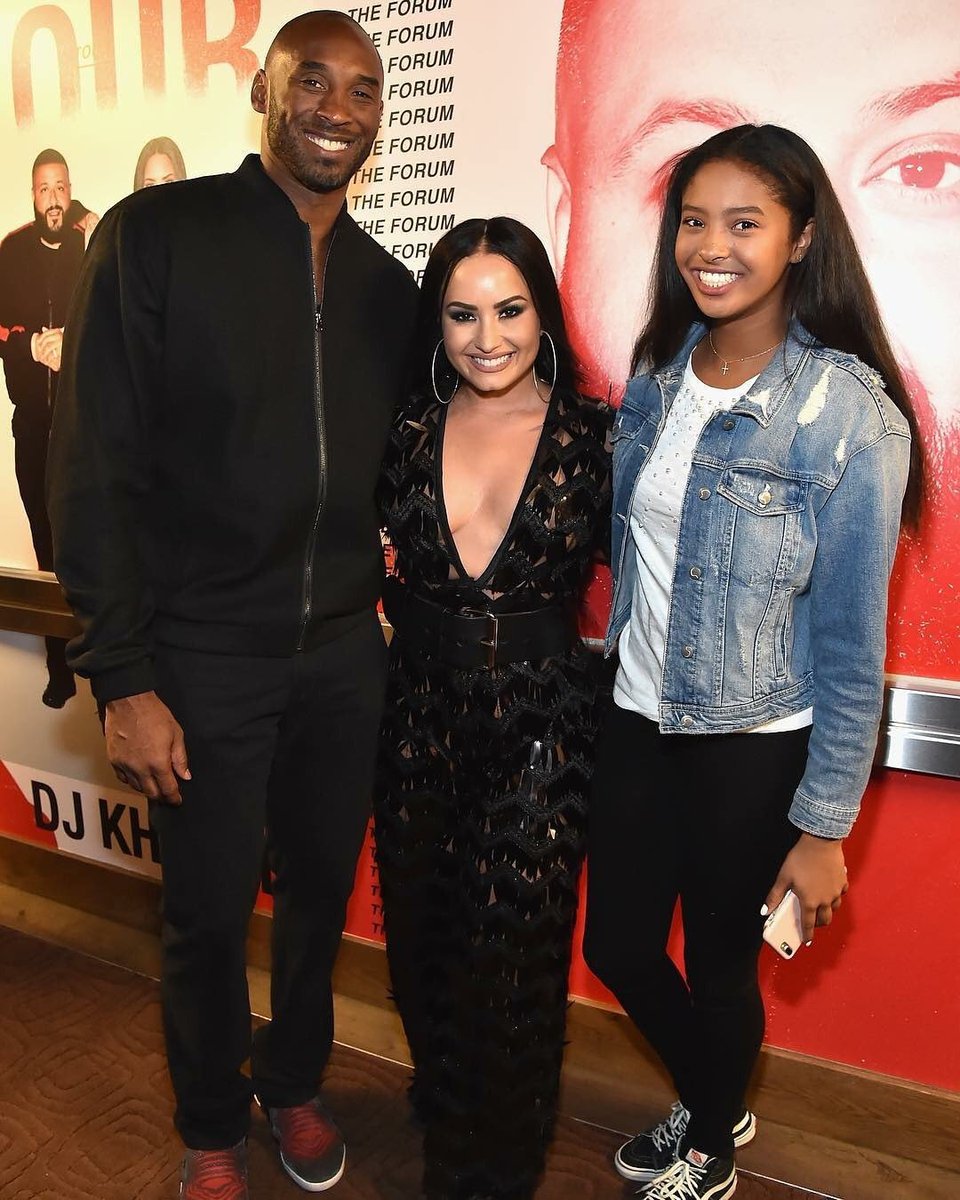 LovatoArmyUS's tweet image. Demi with Kobe Bryant and his daughter Natalia in the backstage of the #TellMeYouLoveMeTour