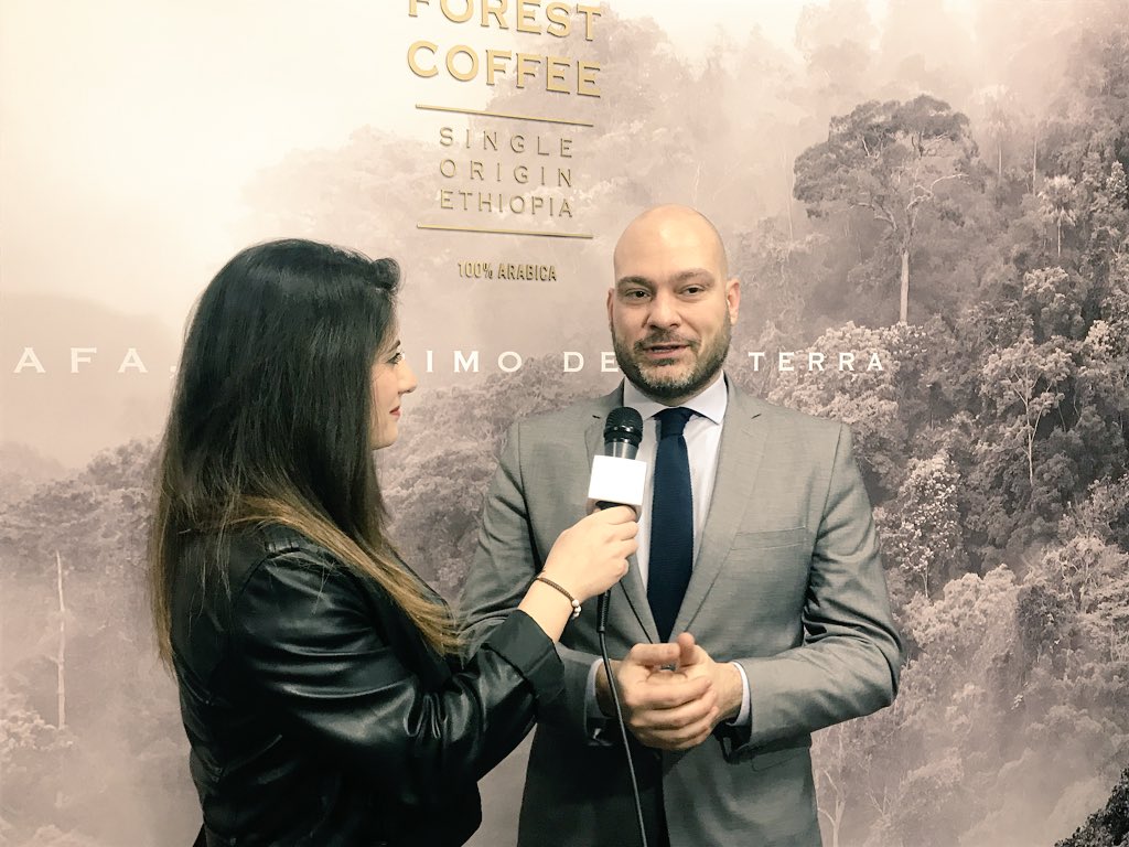 soc_rep's tweet photo. Anche quest’anno @Lavazza è presente a @identitagolose, e ha portato in scena la sua monorogine: “Kafa”. Tra poco l’intervista di @marycallipo1 a Fabio Sipione. #IGmi18 #socialreporters https://t.co/ZSQCbPTWIG